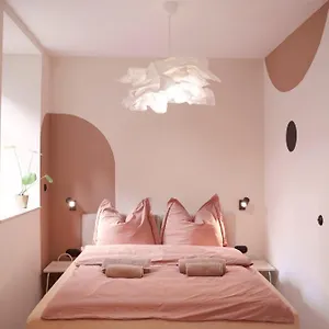 https://apt-vibrant-in-city-center.hotelswroclaw.com